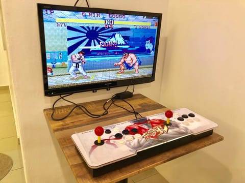 H&H 2 Karaoke, Ice Hockey Table, Game Console Copropriété in Malacca
