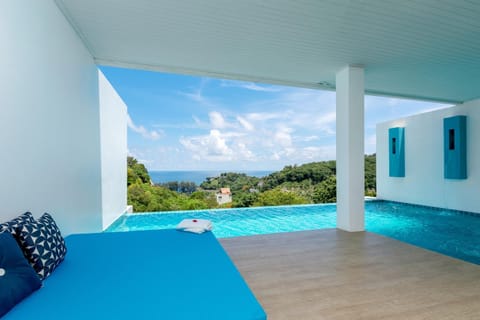 Day, Natural landscape, View (from property/room), Balcony/Terrace, Seating area, Mountain view, Pool view, Sea view, Swimming pool, sunbed