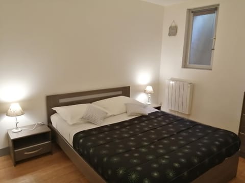 Staff, Bed, Photo of the whole room, Bedroom
