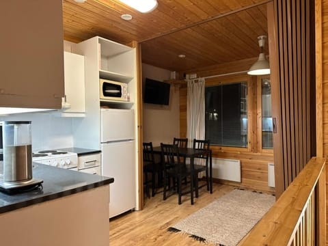 Kitchen or kitchenette, Dining area, dishwasher, minibar