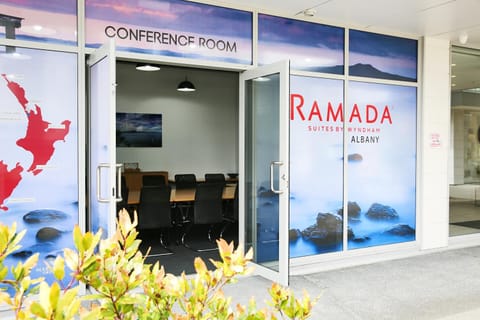 Ramada Suites by Wyndham Albany Apartment hotel in Auckland