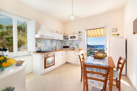 Decorative detail, Dining area, Garden view, Mountain view, Sea view