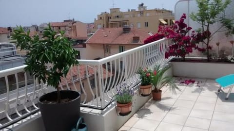 Neighbourhood, Balcony/Terrace, City view