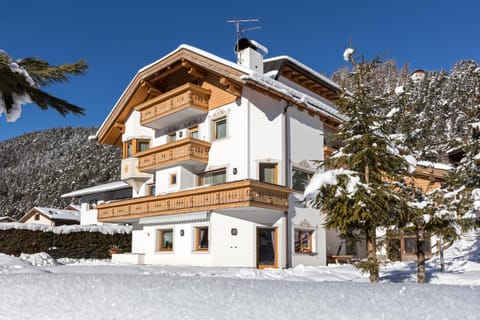Property building, Day, Winter, Garden, On site