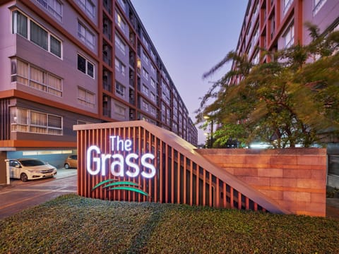 The Grass Serviced Suites Hotel in Pattaya City