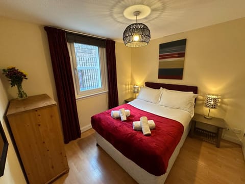 Castle Wynd Old Town Apartment in Edinburgh