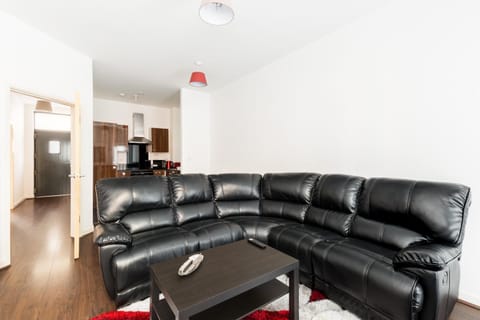 Beautiful Apartments with Free Secure Parking and Wifi in the Heart of JQ Condo in Birmingham