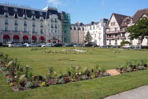 NICE FLAT 400 m FROM BEACH & CENTER Apartment in Cabourg