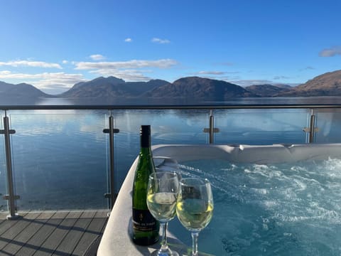 Nearby landmark, Day, Natural landscape, Food and drinks, Lake view, Mountain view, River view, Sea view, Drinks