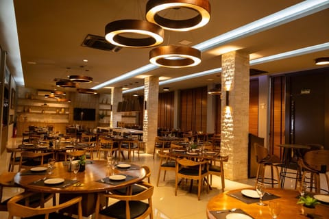 Restaurant/places to eat, Banquet/Function facilities