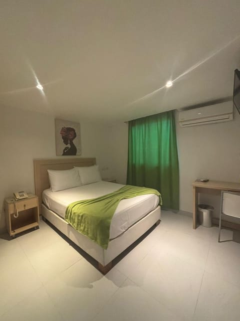 Bed, TV and multimedia, Photo of the whole room, Bedroom, air conditioner