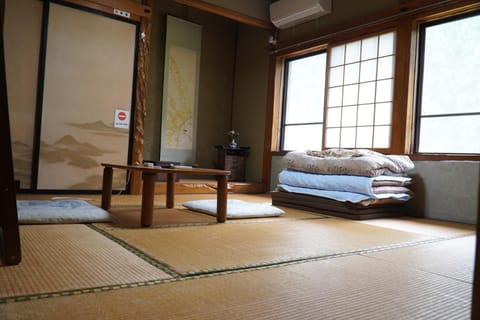 Minsyuku Koshiyama Bed and Breakfast in Takayama