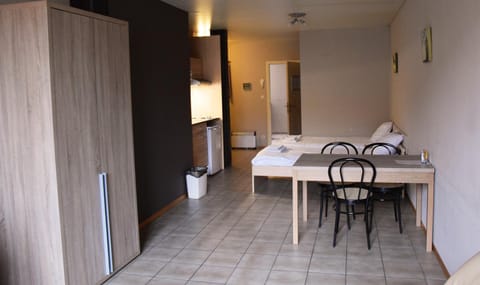 Bed, Kitchen or kitchenette, Photo of the whole room, Dining area