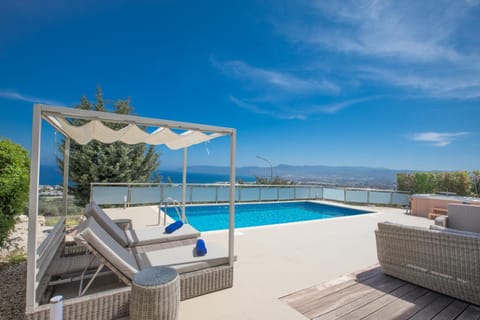 Seating area, Sea view, Swimming pool