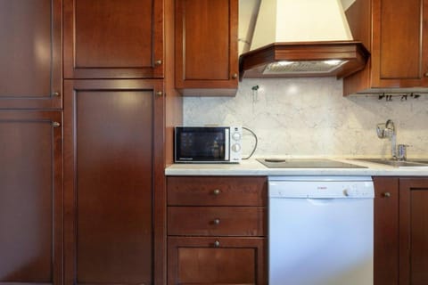 Kitchen or kitchenette, dishwasher, microwave, stove