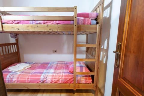 Bedroom, bunk bed