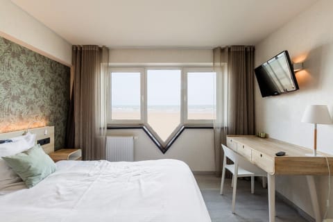 Bed, TV and multimedia, Photo of the whole room, Bedroom, Sea view, hair dresser