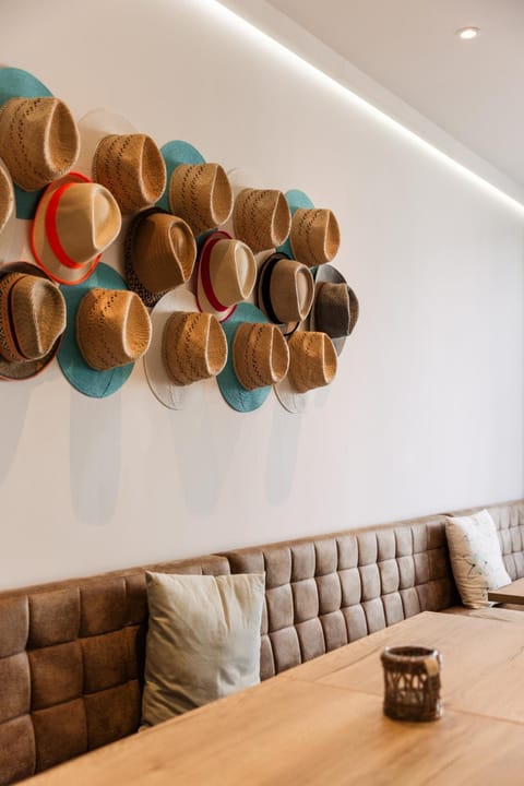 Living room, Decorative detail, Seating area