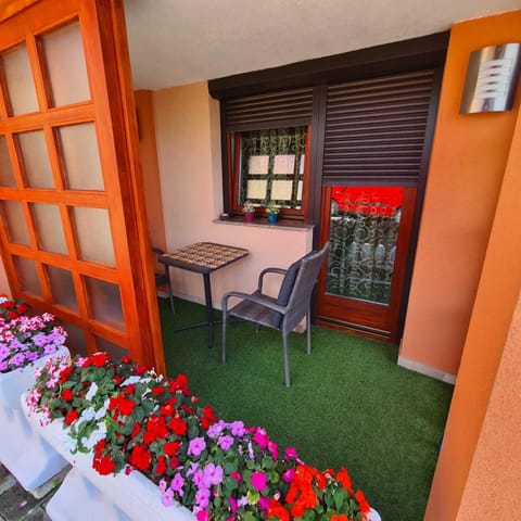 Patio, Spring, Day, Garden, Balcony/Terrace, Living room, Seating area, Garden view, Quiet street view