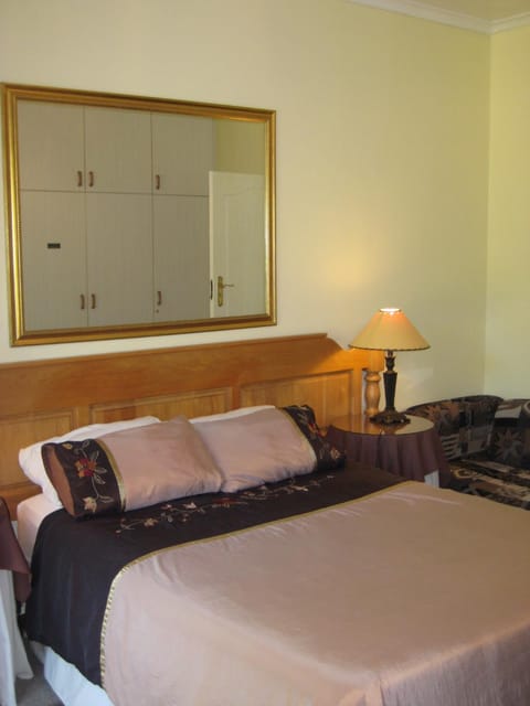 Aurora Guest Units Bed and Breakfast in Cape Town