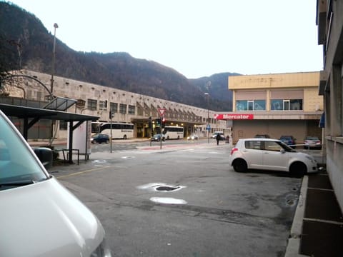 Area and facilities, Supermarket/grocery shop