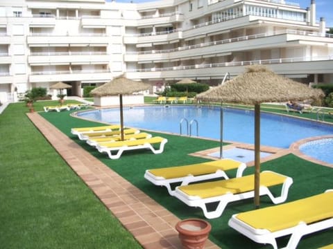 Property building, Pool view