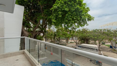 Balcony/Terrace, Street view