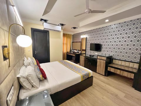 Bed, TV and multimedia, Photo of the whole room, Bedroom, air conditioner