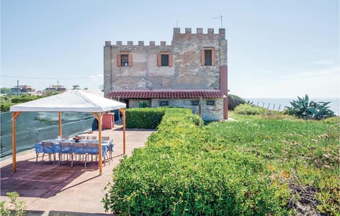 Castello Sulla Spiaggia Haus in Torvaianica