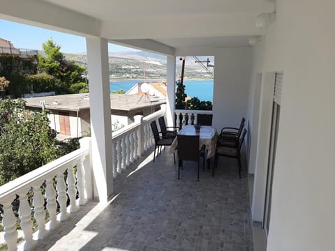 Apartments Ivica - 150m from sea Condo in Trogir