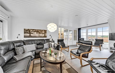 Awesome Home In Ringkbing With Wifi Casa in Søndervig