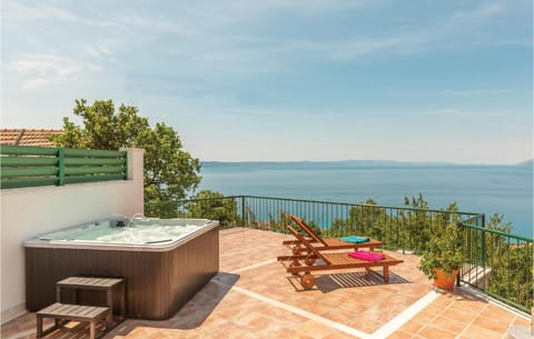 Awesome Home In Tucepi With House Sea View House in Tučepi