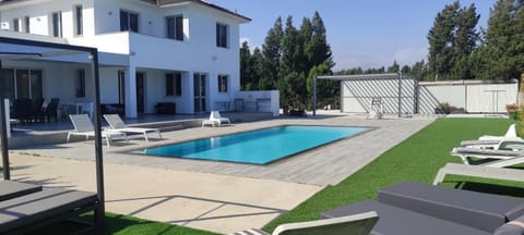 Kiti Village Villa Larnaca, salt-water pool, 5 bedrooms Villa in Larnaca District