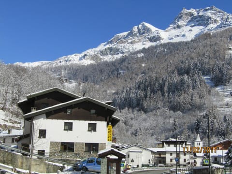 Facade/entrance, Natural landscape, Winter, On site, Mountain view