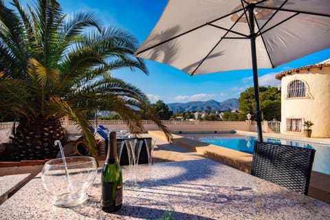 BBQ facilities, Balcony/Terrace, Seating area, Dining area, On site, Swimming pool