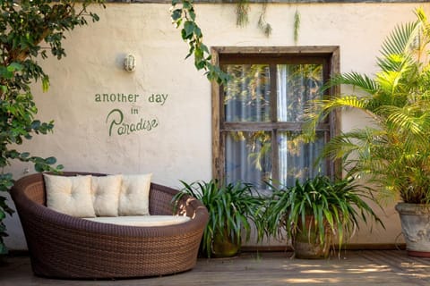 Property building, Balcony/Terrace, Pool view