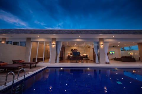 Photo of the whole room, Garden view, Pool view