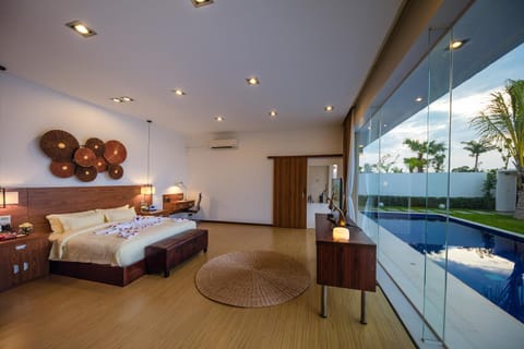 Bed, Photo of the whole room, Garden view, Pool view