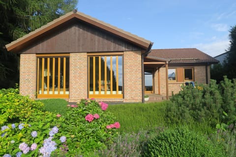 Property building, Day, Summer, Garden, Garden, Balcony/Terrace, Balcony/Terrace, Seating area, On site, Garden view, Mountain view