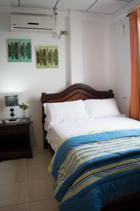 Hotel Valeritos Bed and Breakfast in Playas