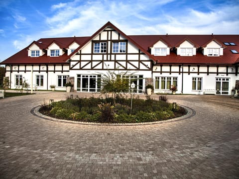 Property building, Nearby landmark, Day, People, Garden