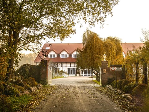 Property building, Day, Natural landscape, Garden