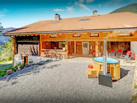 Property building, Day, Natural landscape, Summer, Hot Tub, Mountain view