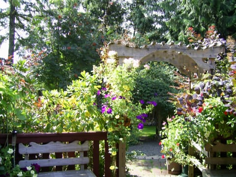 Garden House Bed and Breakfast in Courtenay