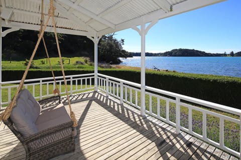 Oakura Bay Villa House in Auckland Region