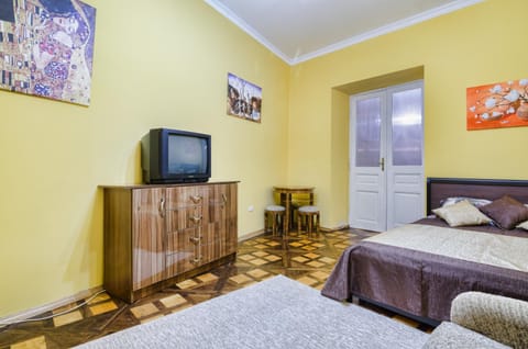 Modern and Classic apart. Central location Apartment in Lviv