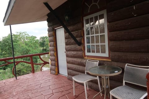 Sleepy Lagoon Resort in Laos