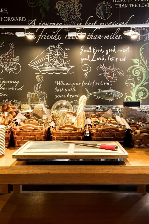 Restaurant/places to eat, Buffet breakfast