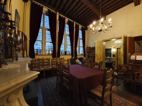 Lobby or reception, Entertainment