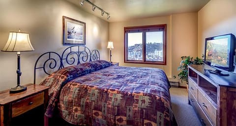 Bear Claw 410 - Ski-in Ski-out Condo! Apartment in Steamboat Springs